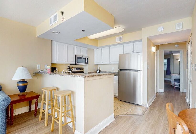 هتل Carolinian Beach Resort