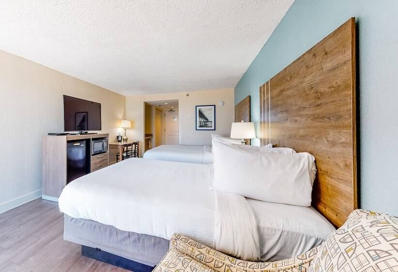 هتل Carolinian Beach Resort