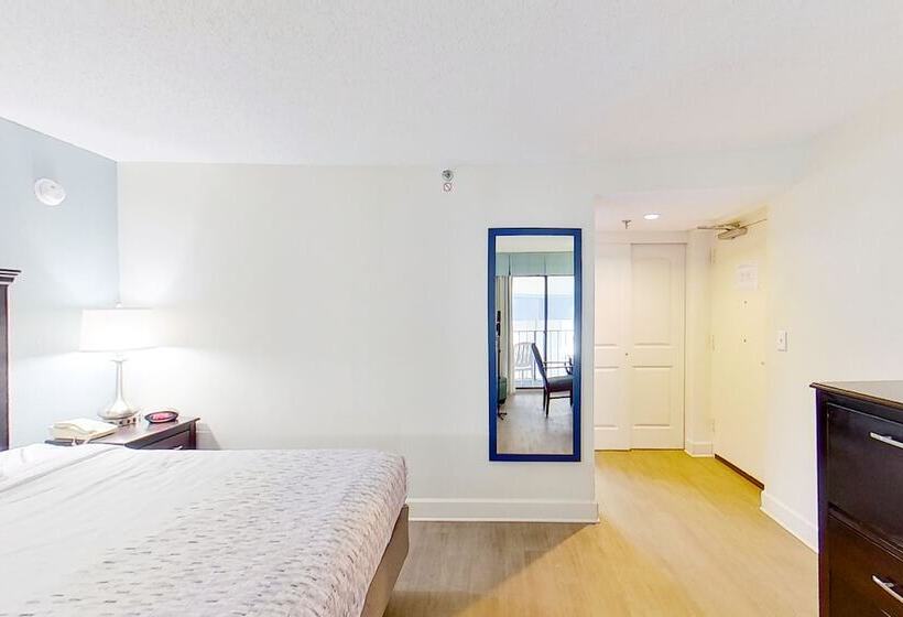 هتل Carolinian Beach Resort