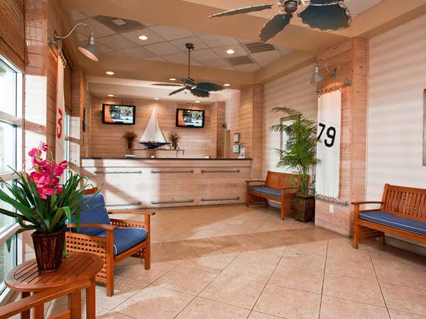 هتل Carolinian Beach Resort