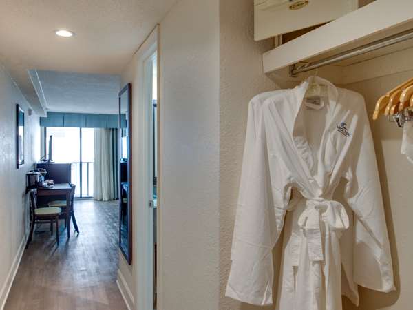 هتل Carolinian Beach Resort