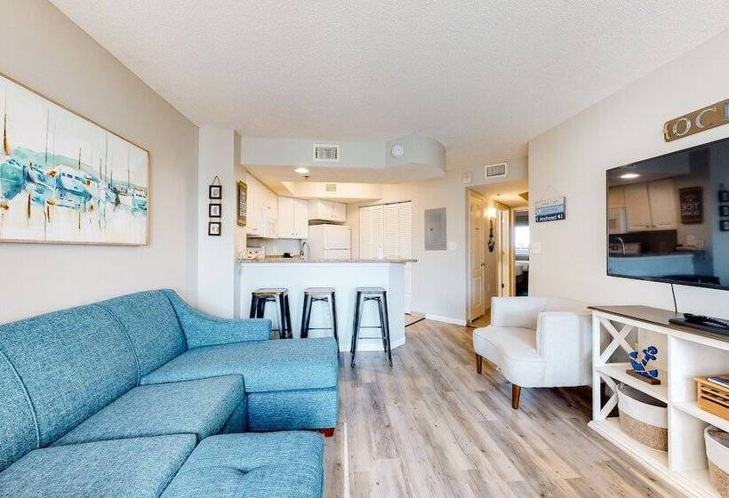 هتل Carolinian Beach Resort