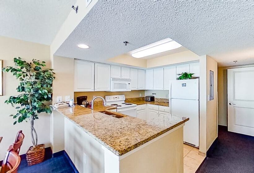 هتل Carolinian Beach Resort