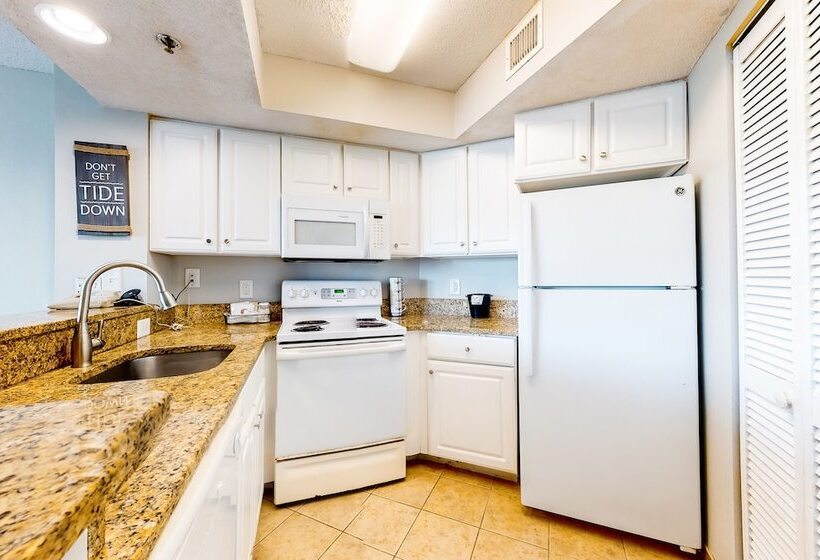 هتل Carolinian Beach Resort