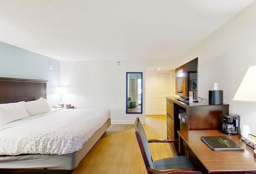 هتل Carolinian Beach Resort