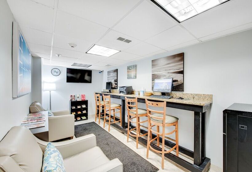 هتل Carolinian Beach Resort