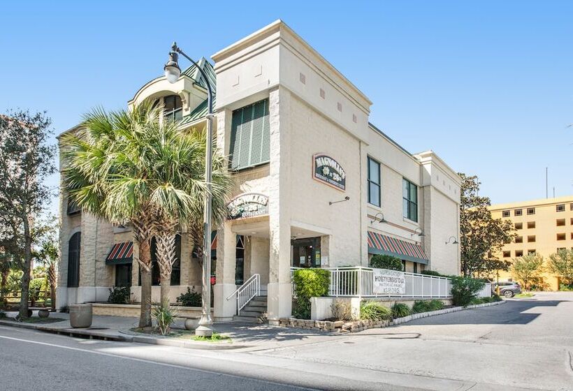 هتل Carolinian Beach Resort