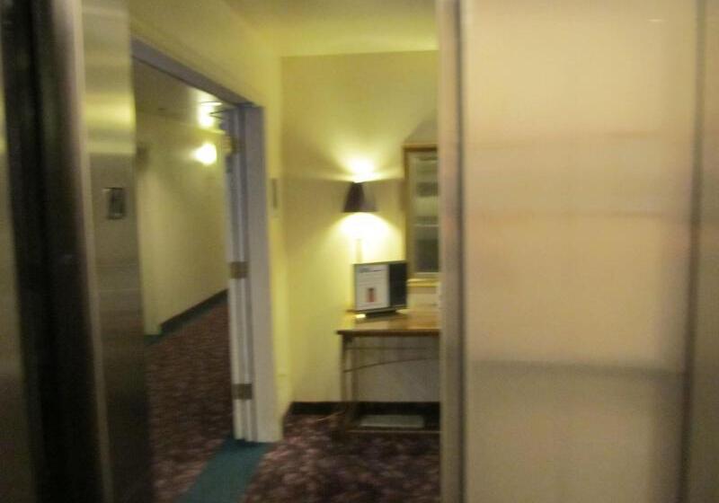 Отель Carson City Plaza