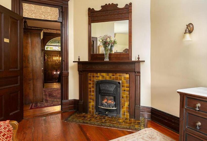 فندق Cedar Crest Inn