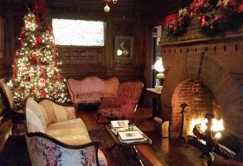 فندق Cedar Crest Inn