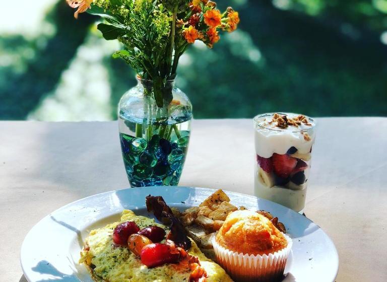 فندق Cedar Crest Inn