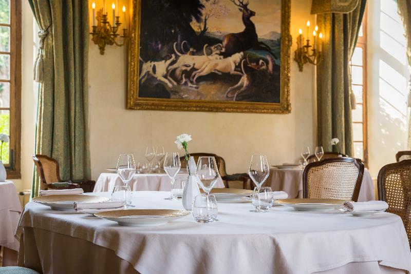 فندق Château De Courcelles   Relais & Châteaux