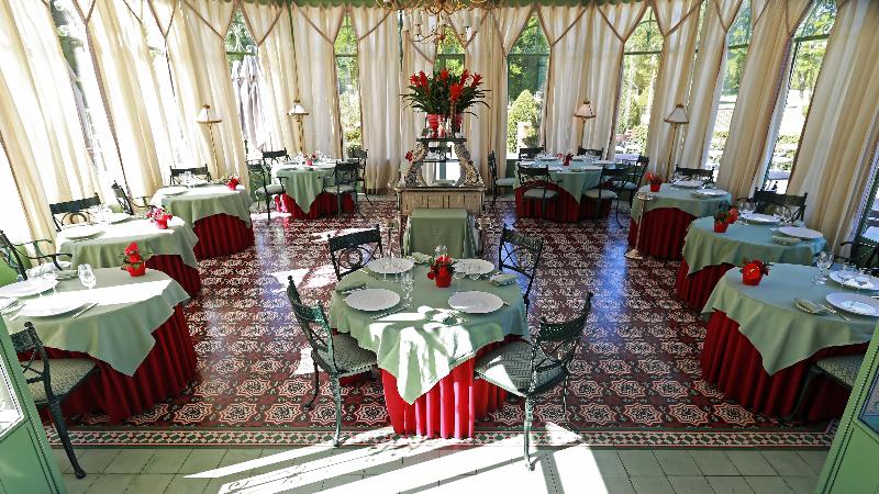 בית מלון כפרי Château De Courcelles   Relais & Châteaux