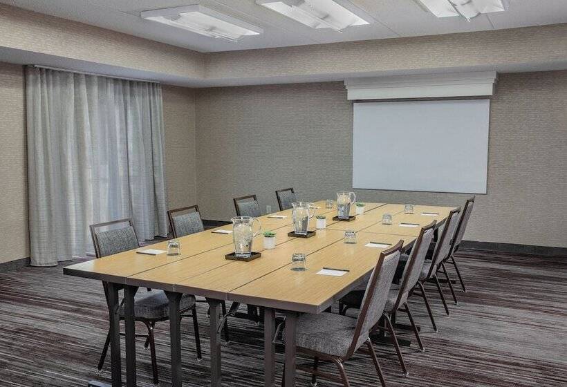 هتل Courtyard By Marriott Greensboro