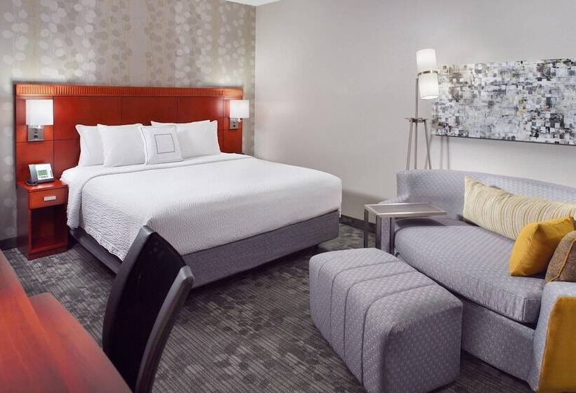 هتل Courtyard By Marriott Greensboro