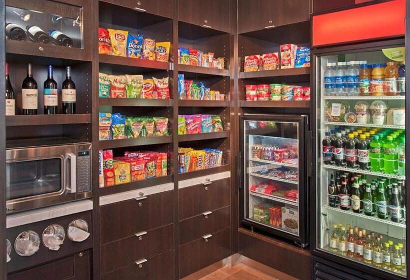 هتل Courtyard By Marriott Greensboro