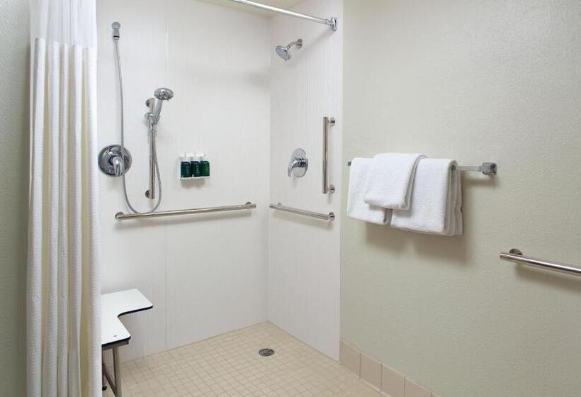 هتل Courtyard By Marriott Greensboro