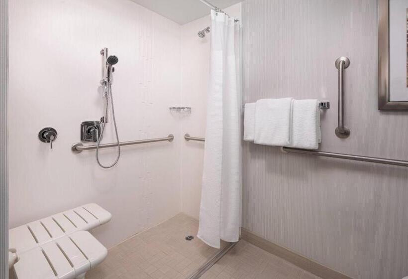 هتل Courtyard By Marriott Las Vegas Convention Center
