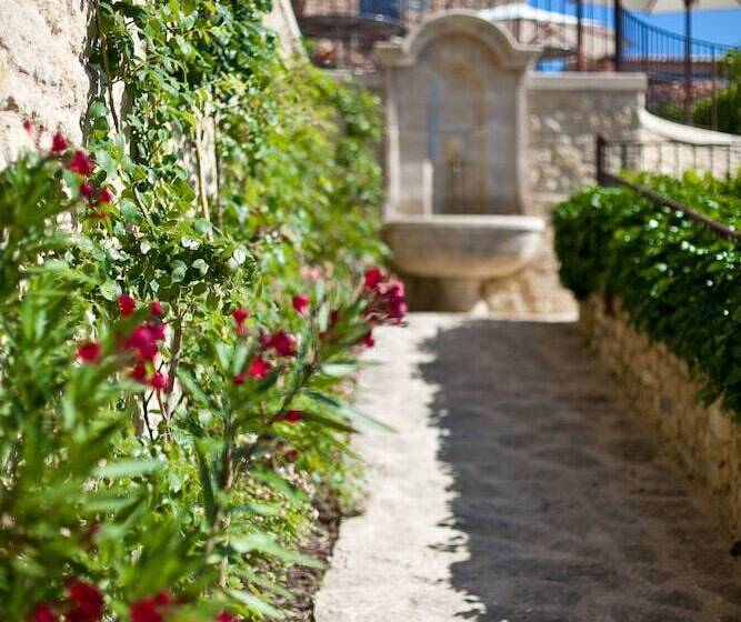 فندق Crillon Le Brave