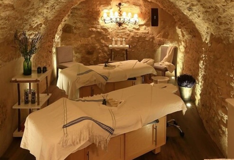 فندق Crillon Le Brave