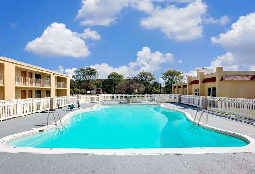 בית מלון כפרי Days Inn By Wyndham Easton