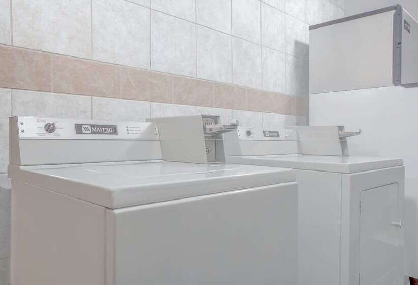 هتل Days Inn By Wyndham Elko