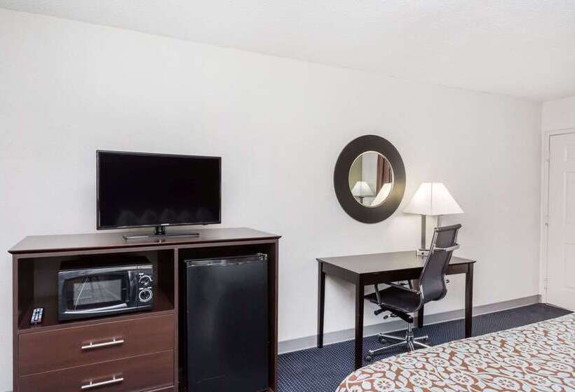 فندق Days Inn By Wyndham Hendersonville