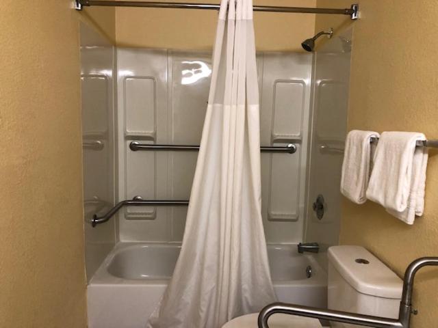 فندق Days Inn By Wyndham Spartanburg Waccamaw