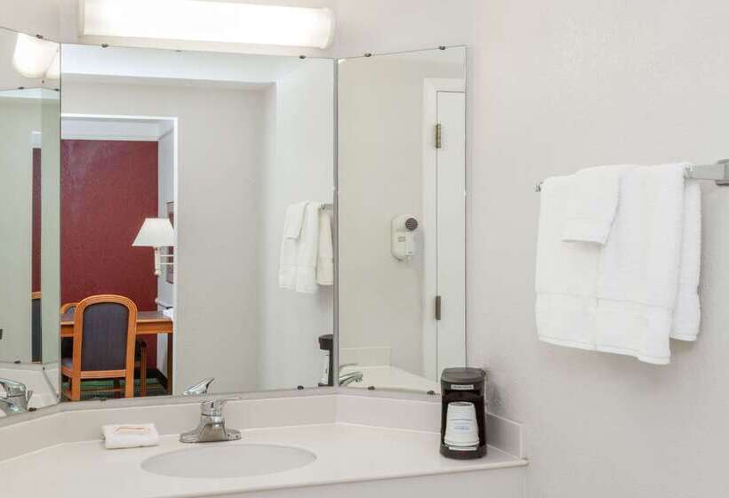 هتل Days Inn & Suites By Wyndham Arlington Heights