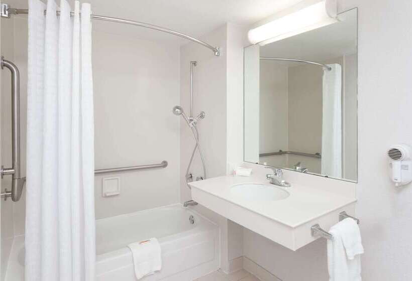 هتل Days Inn & Suites By Wyndham Arlington Heights