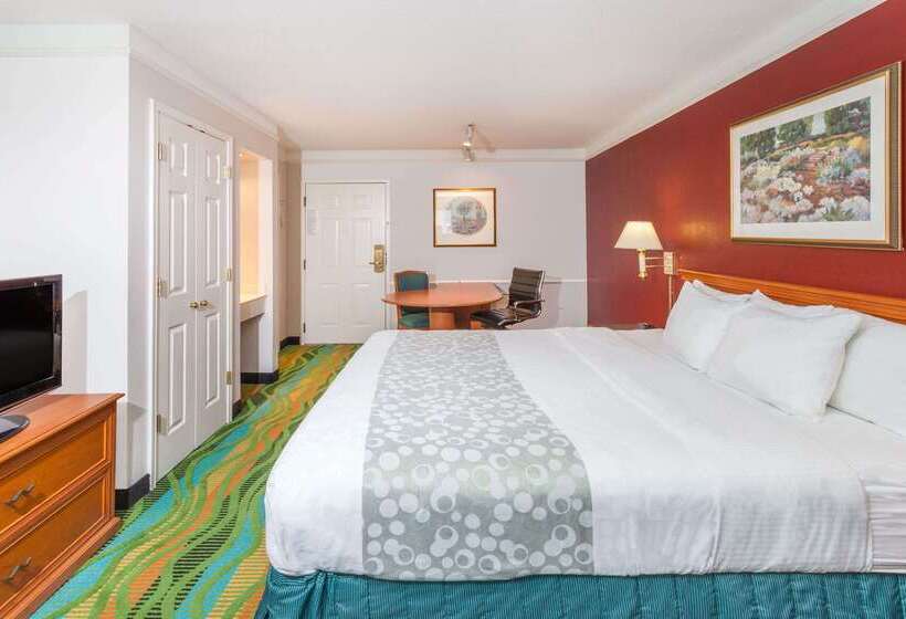 هتل Days Inn & Suites By Wyndham Arlington Heights