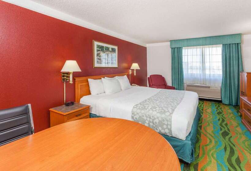 هتل Days Inn & Suites By Wyndham Arlington Heights