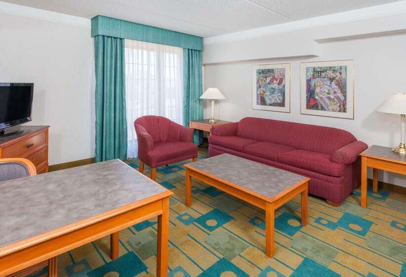 هتل Days Inn & Suites By Wyndham Arlington Heights