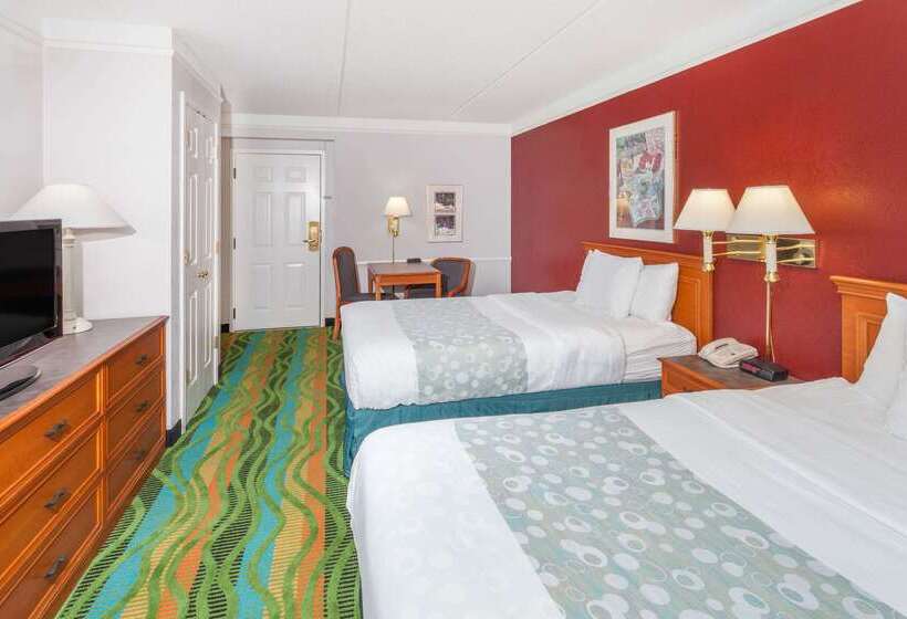 هتل Days Inn & Suites By Wyndham Arlington Heights