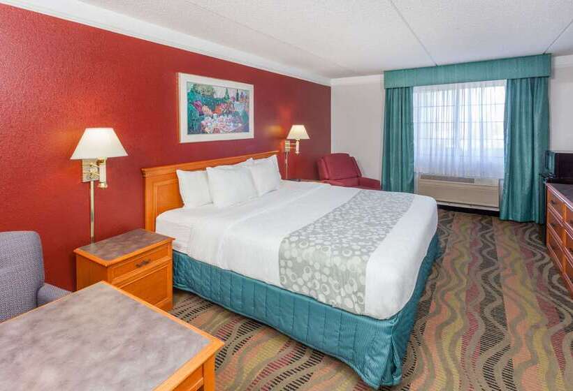 هتل Days Inn & Suites By Wyndham Arlington Heights