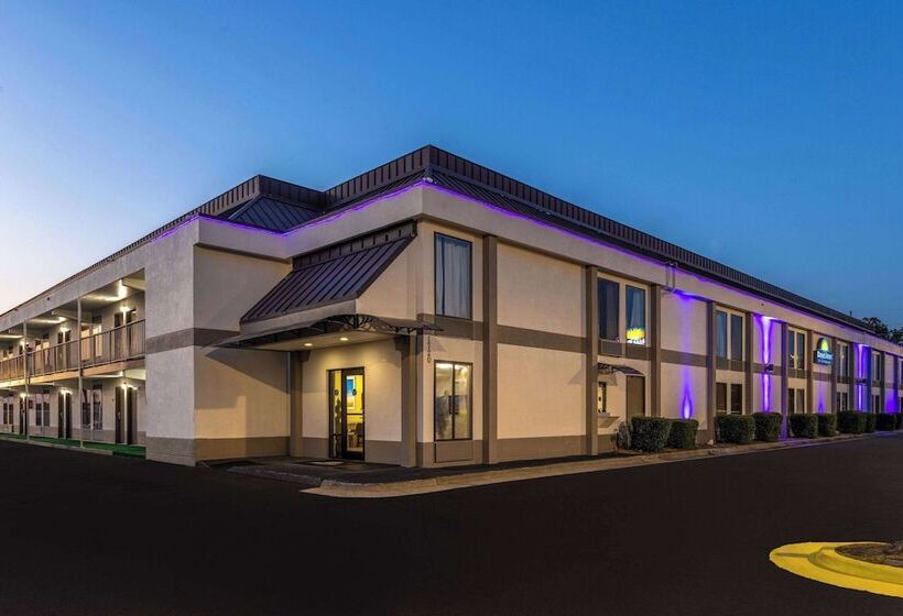 酒店 Days Inn & Suites By Wyndham Fort Bragg/cross Creek Mall