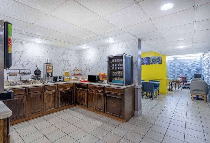 酒店 Days Inn & Suites By Wyndham Fort Bragg/cross Creek Mall