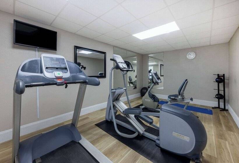 酒店 Days Inn & Suites By Wyndham Fort Bragg/cross Creek Mall