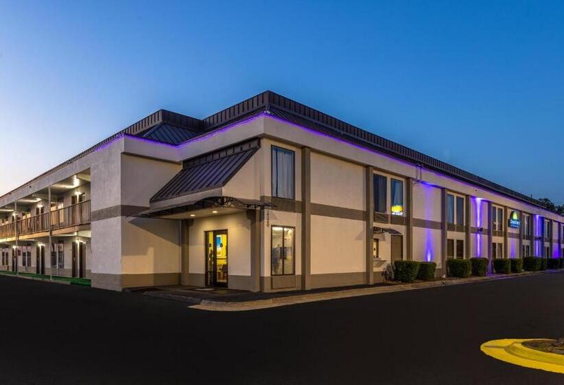 酒店 Days Inn & Suites By Wyndham Fort Bragg/cross Creek Mall