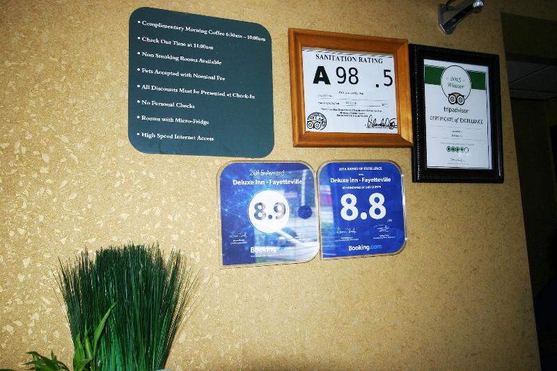 בית מלון כפרי Deluxe Inn   Fayetteville I 95