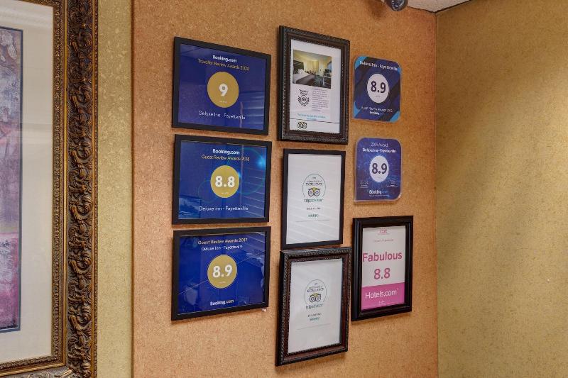 בית מלון כפרי Deluxe Inn   Fayetteville I 95