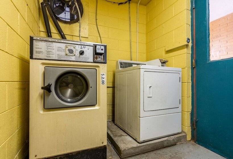 Отель Econo Lodge Charlotte Airport Area