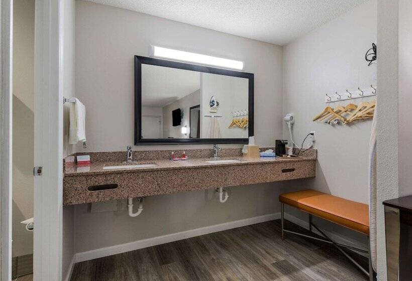 בית מלון כפרי Econo Lodge Cheraw Market Street