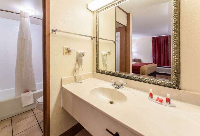 호텔 Econo Lodge  Inn & Suites