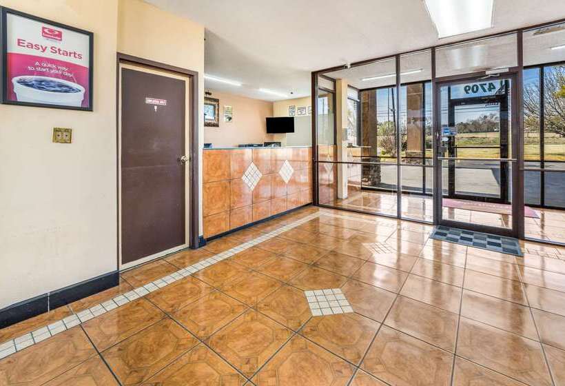 هتل Econo Lodge  Inn & Suites