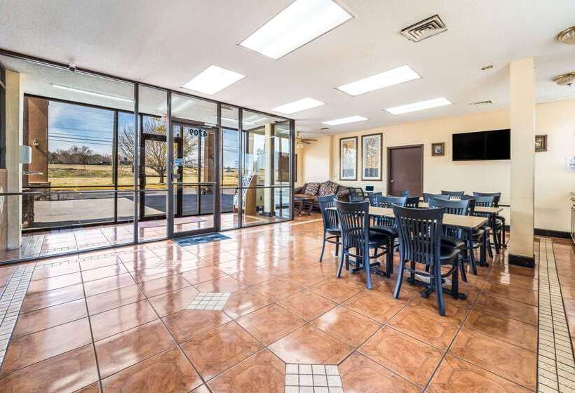 호텔 Econo Lodge  Inn & Suites