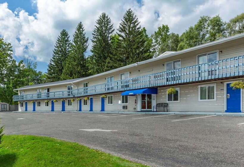 هتل Econo Lodge Lee  Great Barrington