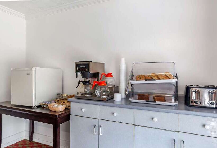 هتل Econo Lodge Lee  Great Barrington