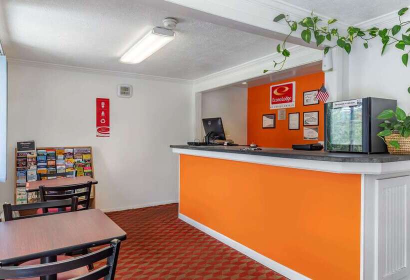 هتل Econo Lodge Lee  Great Barrington