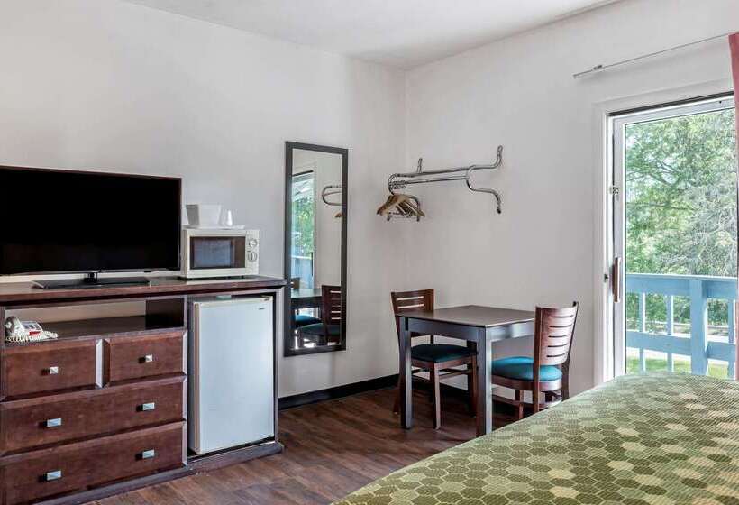 هتل Econo Lodge Lee  Great Barrington